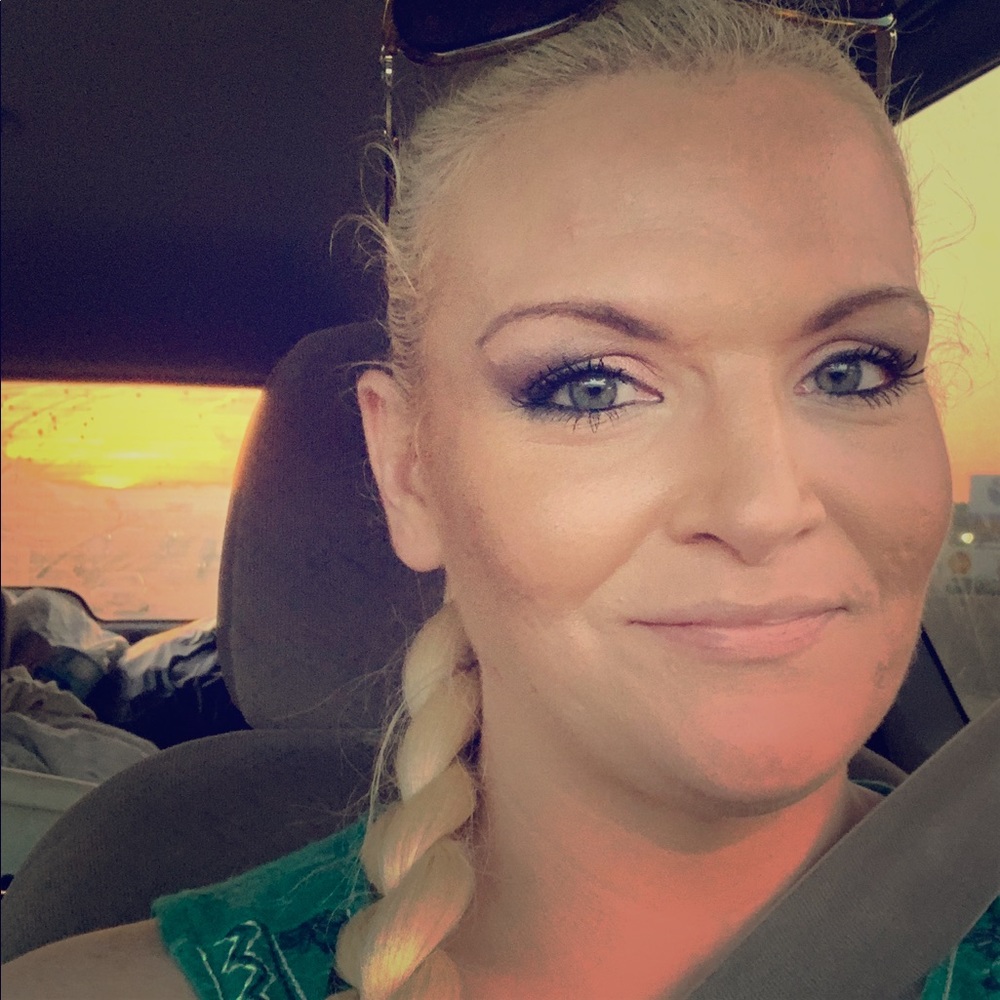 Meet your Posher, Cresha